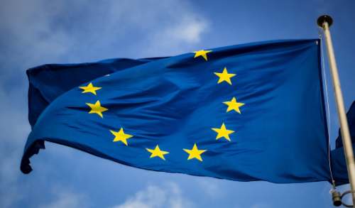 Unión Europea ratifica acuerdo arancelario con Estados Unidos y evita nuevos gravámenes de Trump