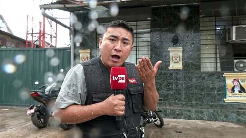 Un periodista es agredido en una comisaría durante la detención de un capitán PNP