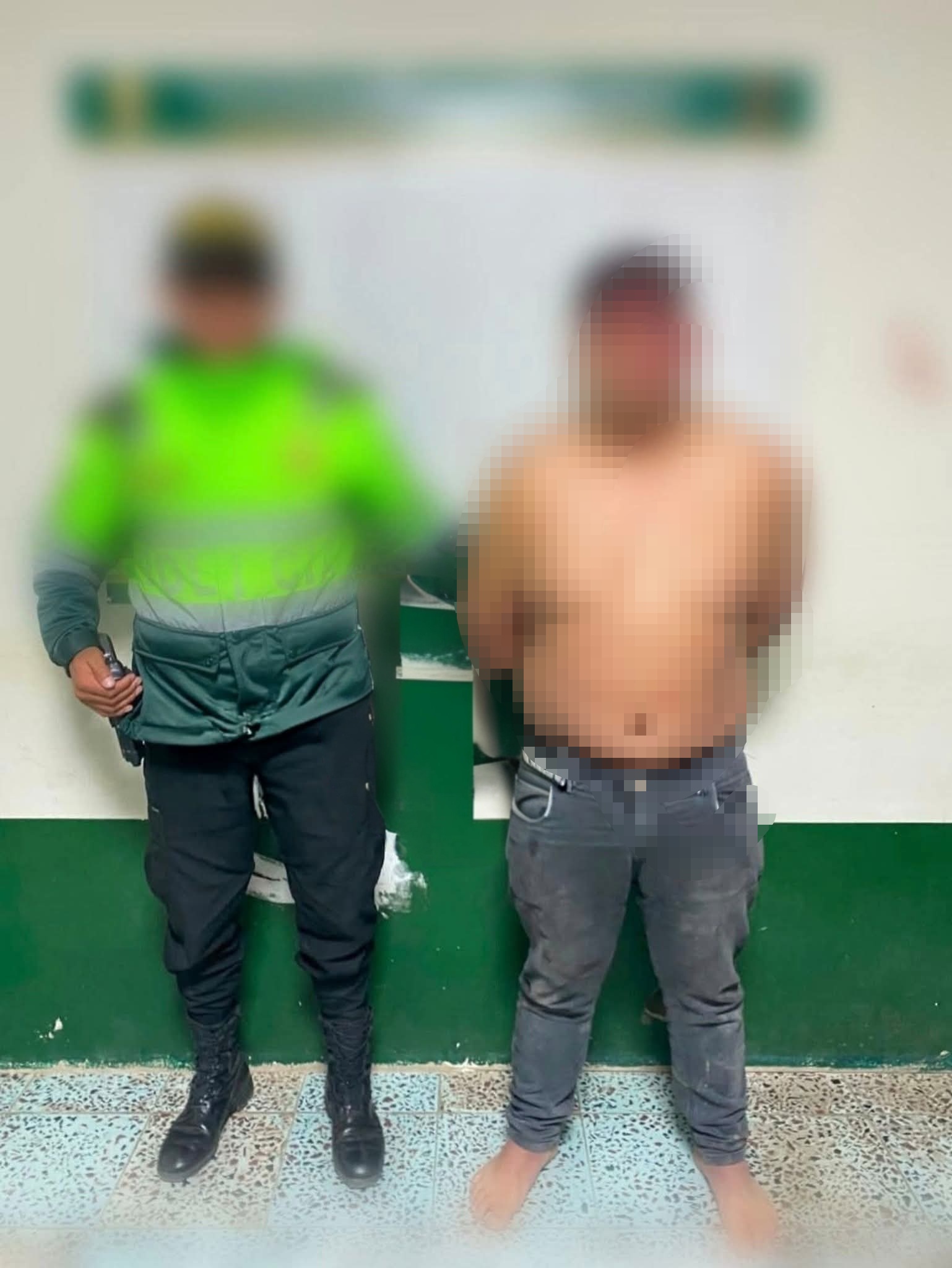 Pasajeros frustran presunto asalto a bus, pero defensa del detenido denuncia confusión