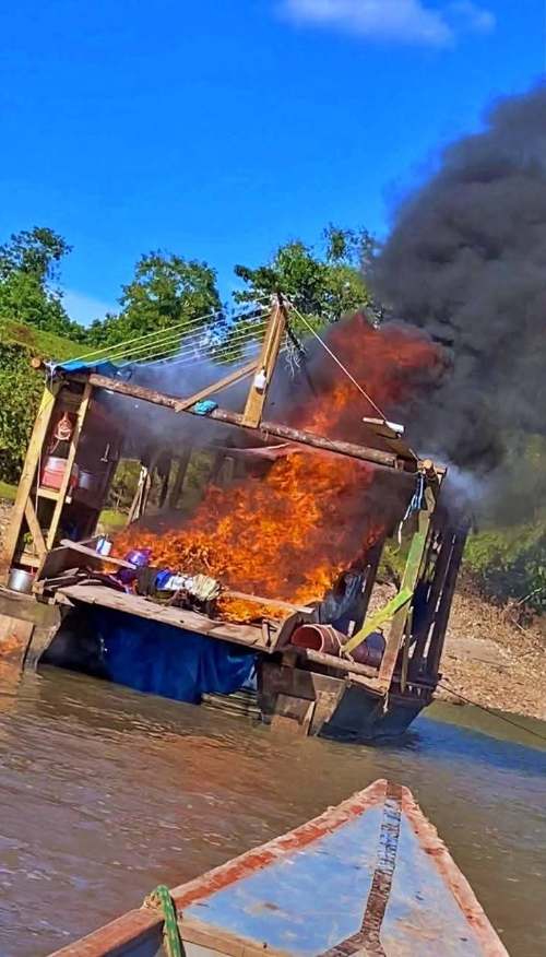 Destruyen cuatro balsas utilizadas para la extracción ilegal de oro