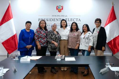 Keiko Fujimori se reúne con madres del Vaso de Leche de Lima y Callao