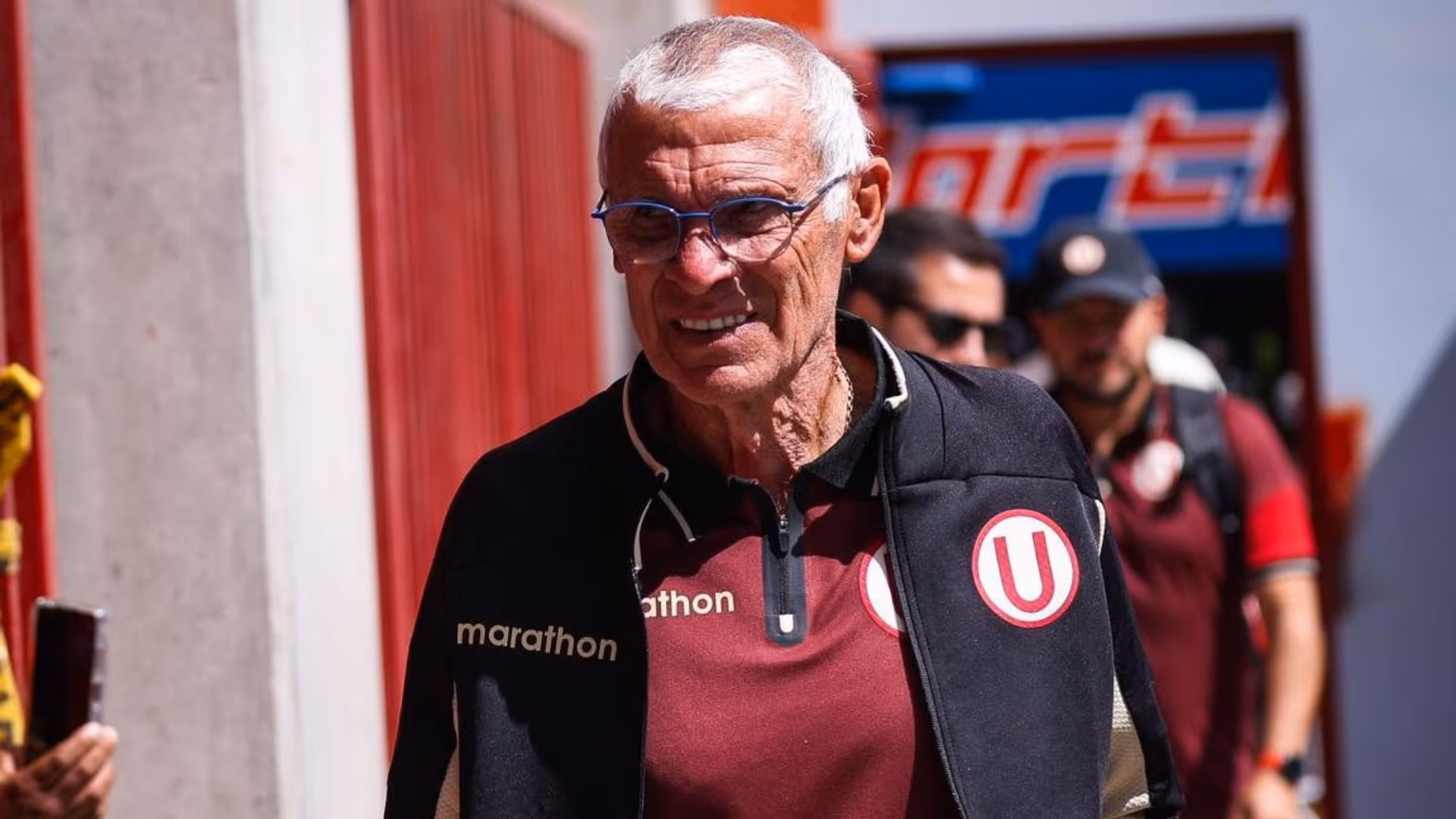 Héctor Cúper define los próximos refuerzos extranjeros de Universitario: un volante de marca y un lateral izquierdo
