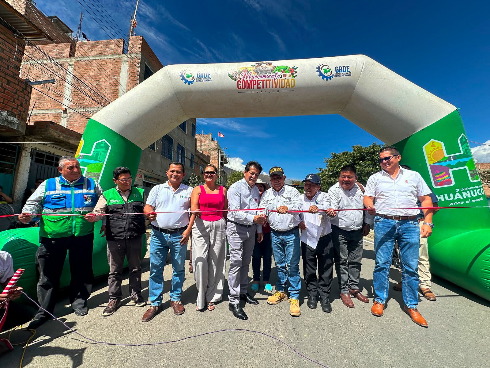 Gorehco inaugura 22 cuadras por S/3,4 millones, pero admite que falta proyecto integral de agua y desagüe