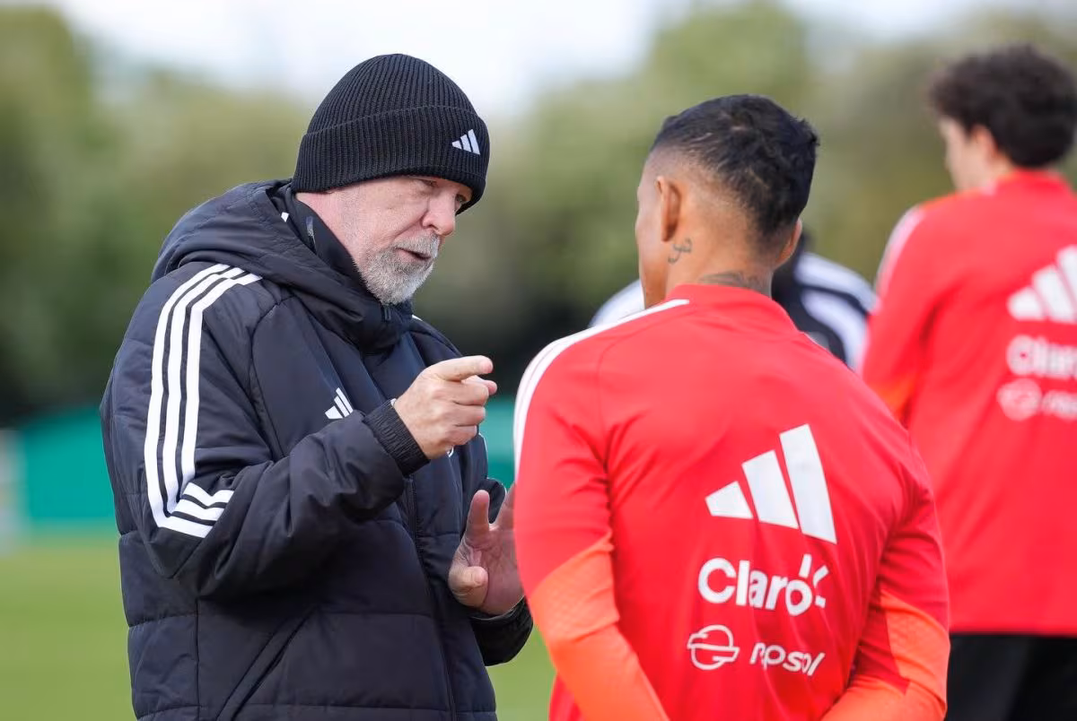 Mano Menezes planifica el futuro de la selección peruana con miras al Mundial 2030