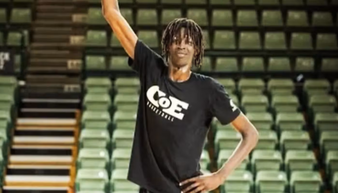 Joven basquetbolista australiano de 2.30 metros es la nueva sensación del básquet