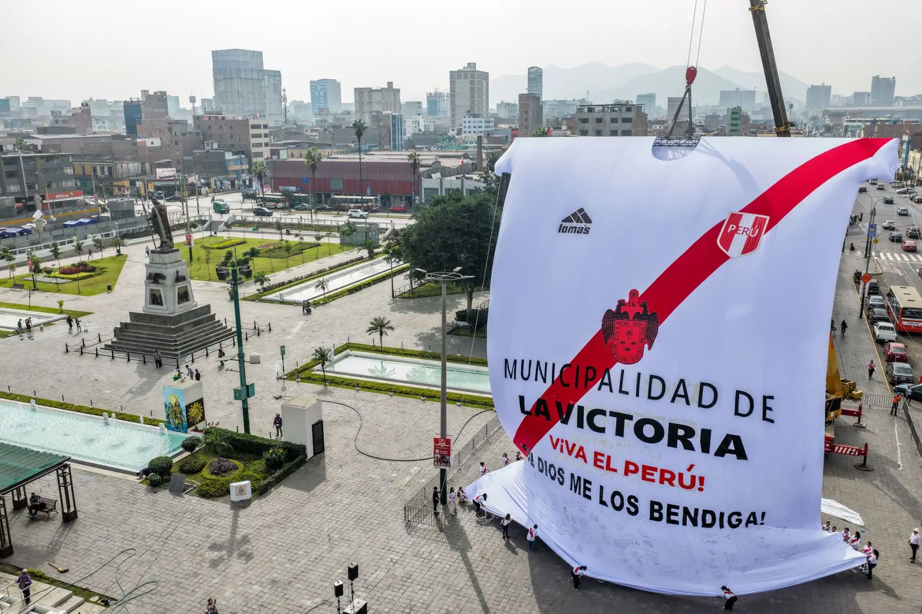 La Victoria presenta la camiseta de la selección peruana más grande del país por Fiestas Patrias