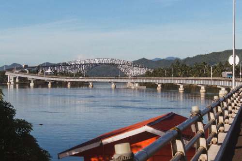 Municipalidad de Coronel Portillo refacciona puente peatonal y mejora vías en Nueva Pucallpa