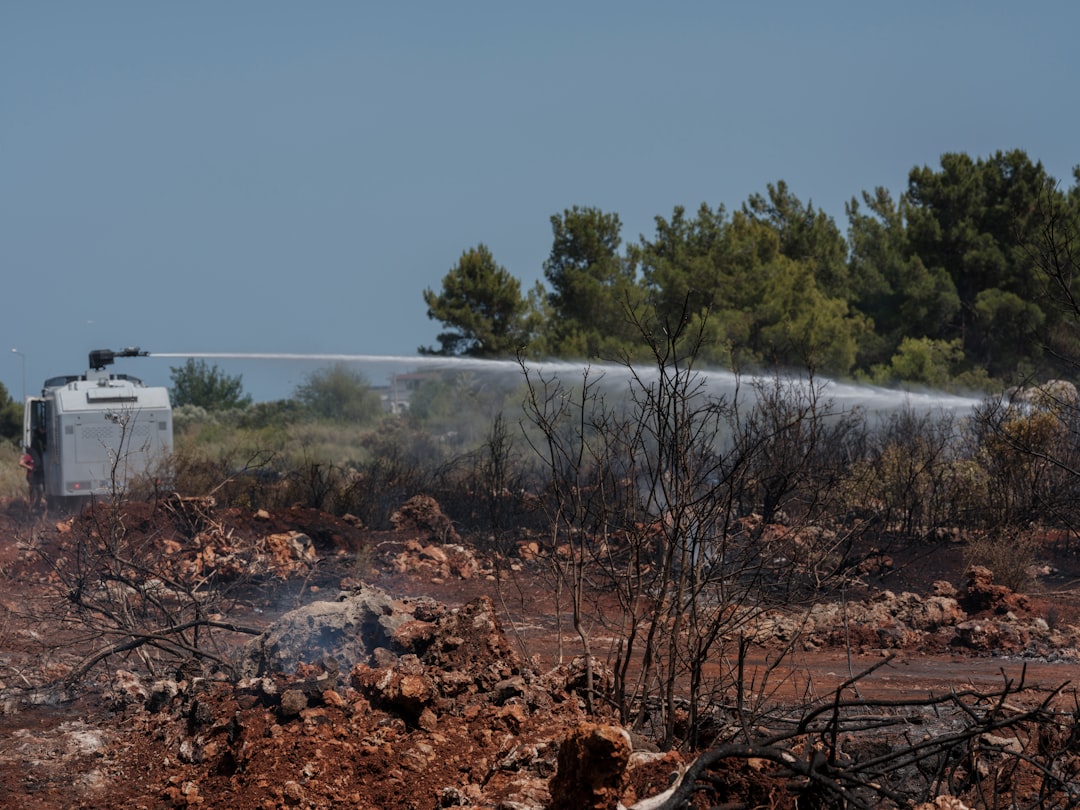 Valencia instala cañones antiincendios que lanzan 10.000 litros de agua por minuto