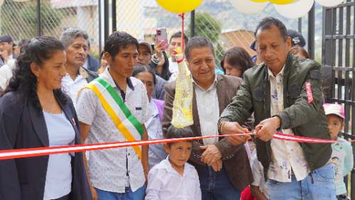 Colegio de Huallintusha abre seis aulas y centro de cómputo