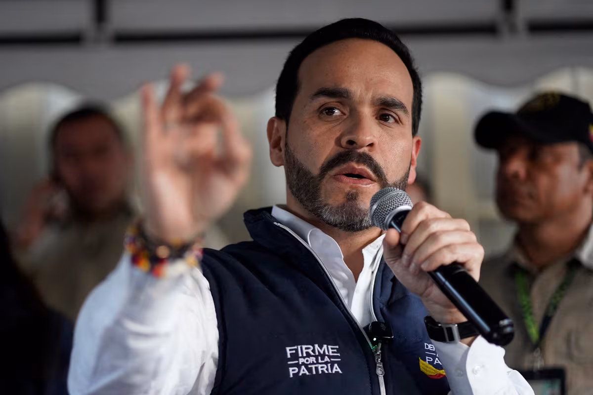 De la Espriella designa a general retirado por Petro como ministro de Defensa de Colombia