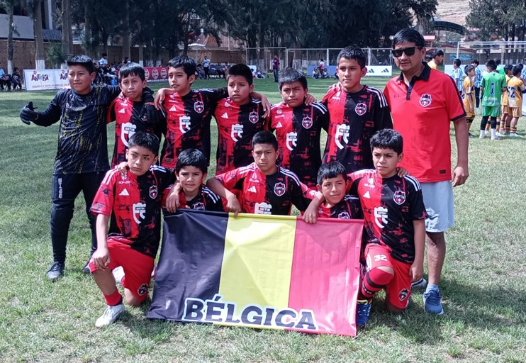 Francia lidera la Copa Mundial Sub-12