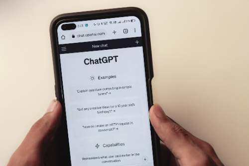 ChatGPT vuelve a WhatsApp: cómo usar el chatbot de OpenAI en la app de mensajería