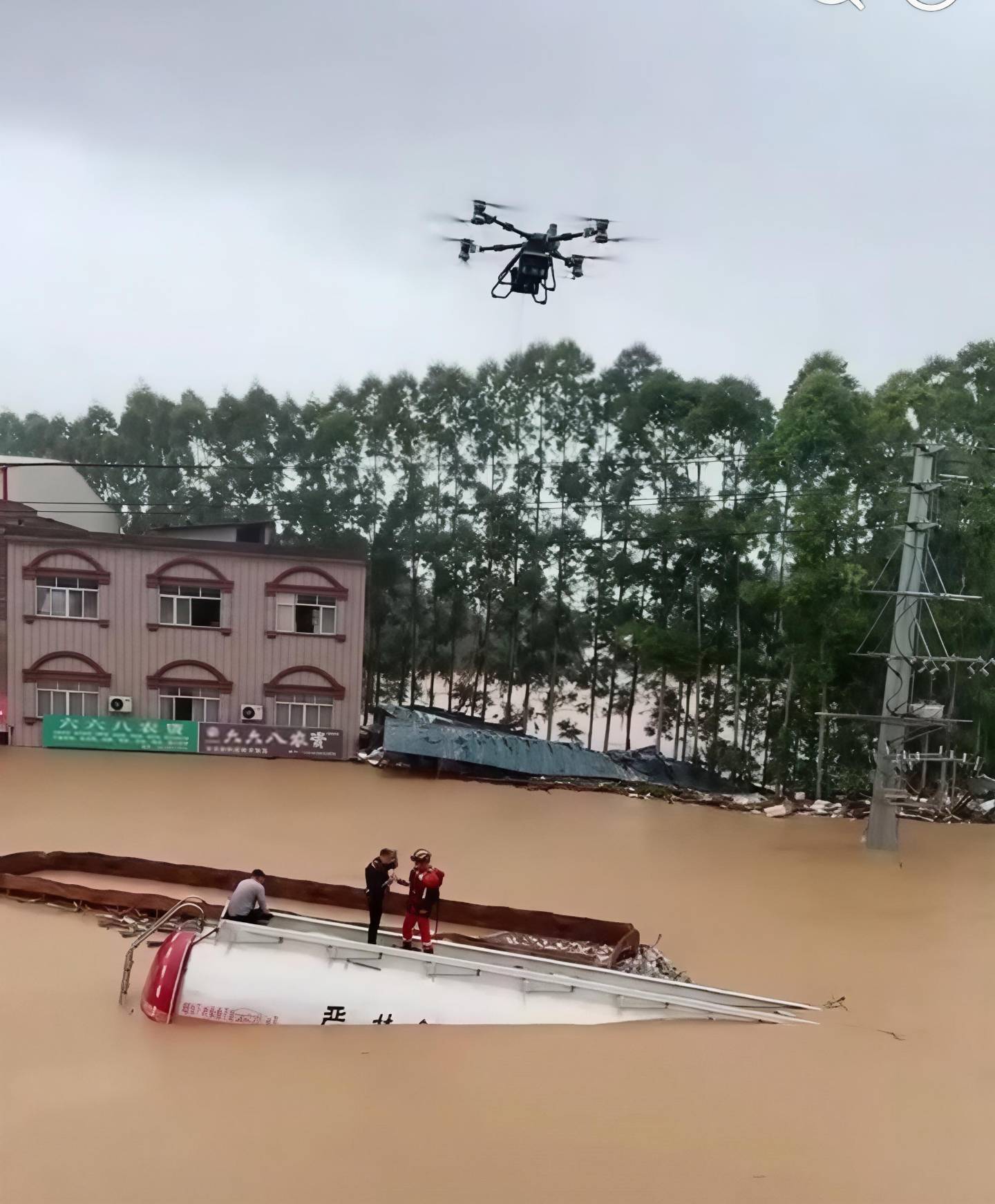 Tifón Maysak deja dos muertos y miles de evacuados en el sur de China