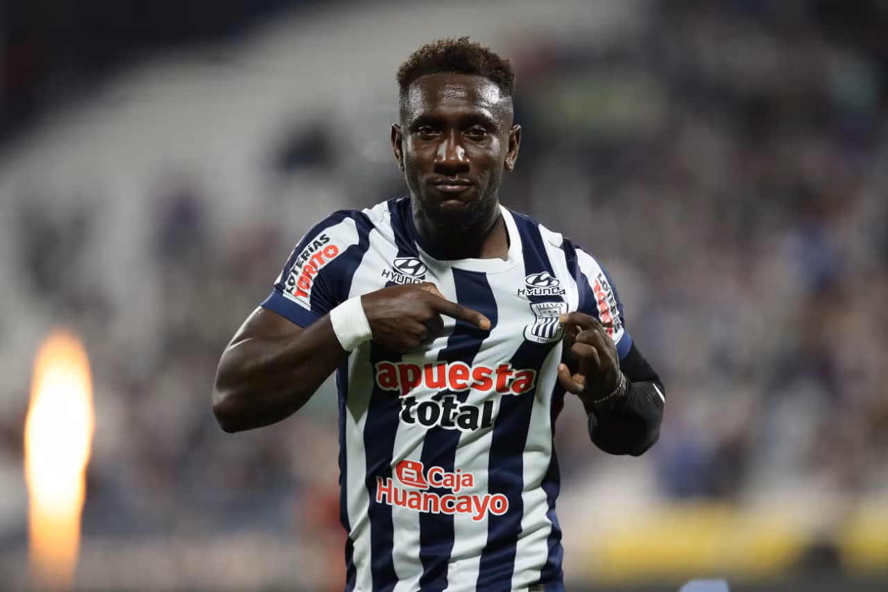 Eryc Castillo salva a Alianza Lima en el debut del Clausura con doblete