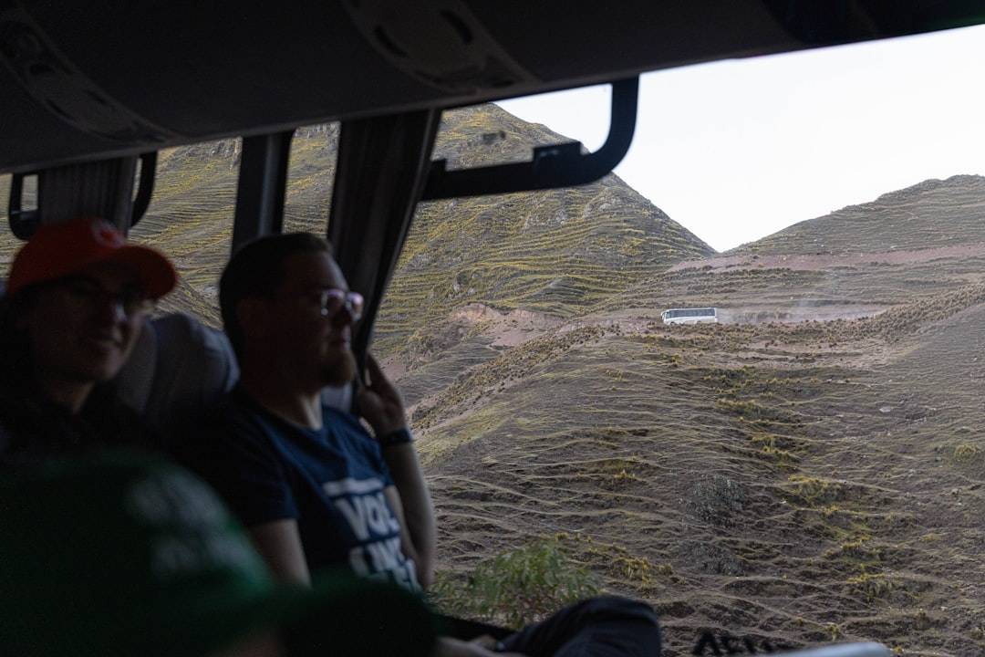 Tres heridos tras ataque a bus de Las Estrellas de la Cumbia en Los Olivos