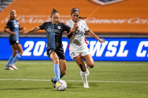 Sporting Cristal y Universitario empatan 2-2 en la ida de la final de la Liga Femenina 2026