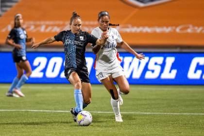Sporting Cristal y Universitario empatan 2-2 en la ida de la final de la Liga Femenina 2026
