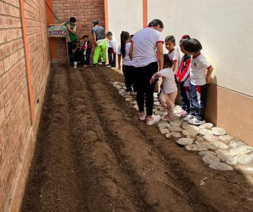 Carlos Showing cumple 60 años con 420 niños y un local que ya quedó pequeño