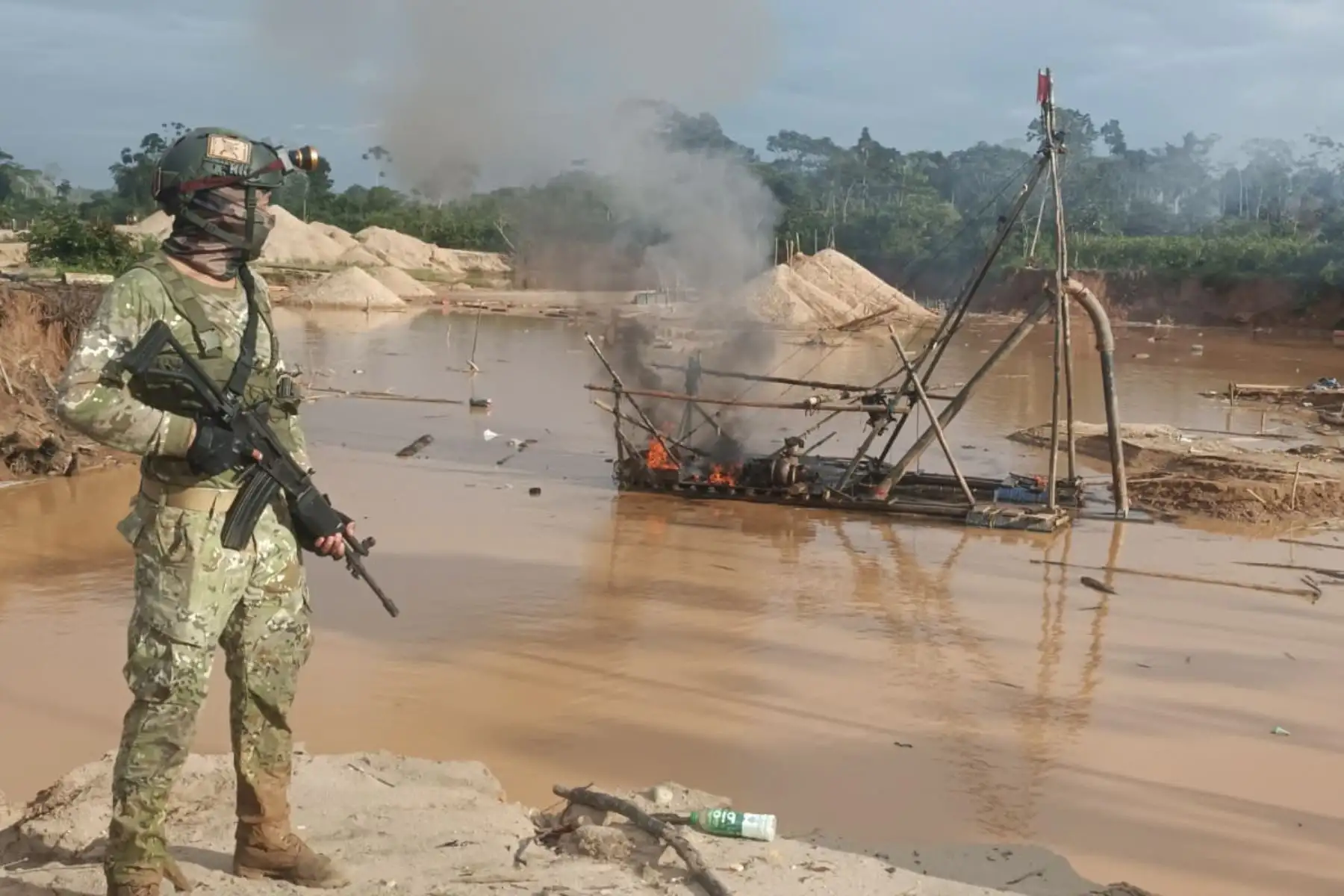 Fuerzas Armadas y PNP destruyen equipos por más de S/ 23.7 millones en operativo contra minería ilegal en Madre de Dios