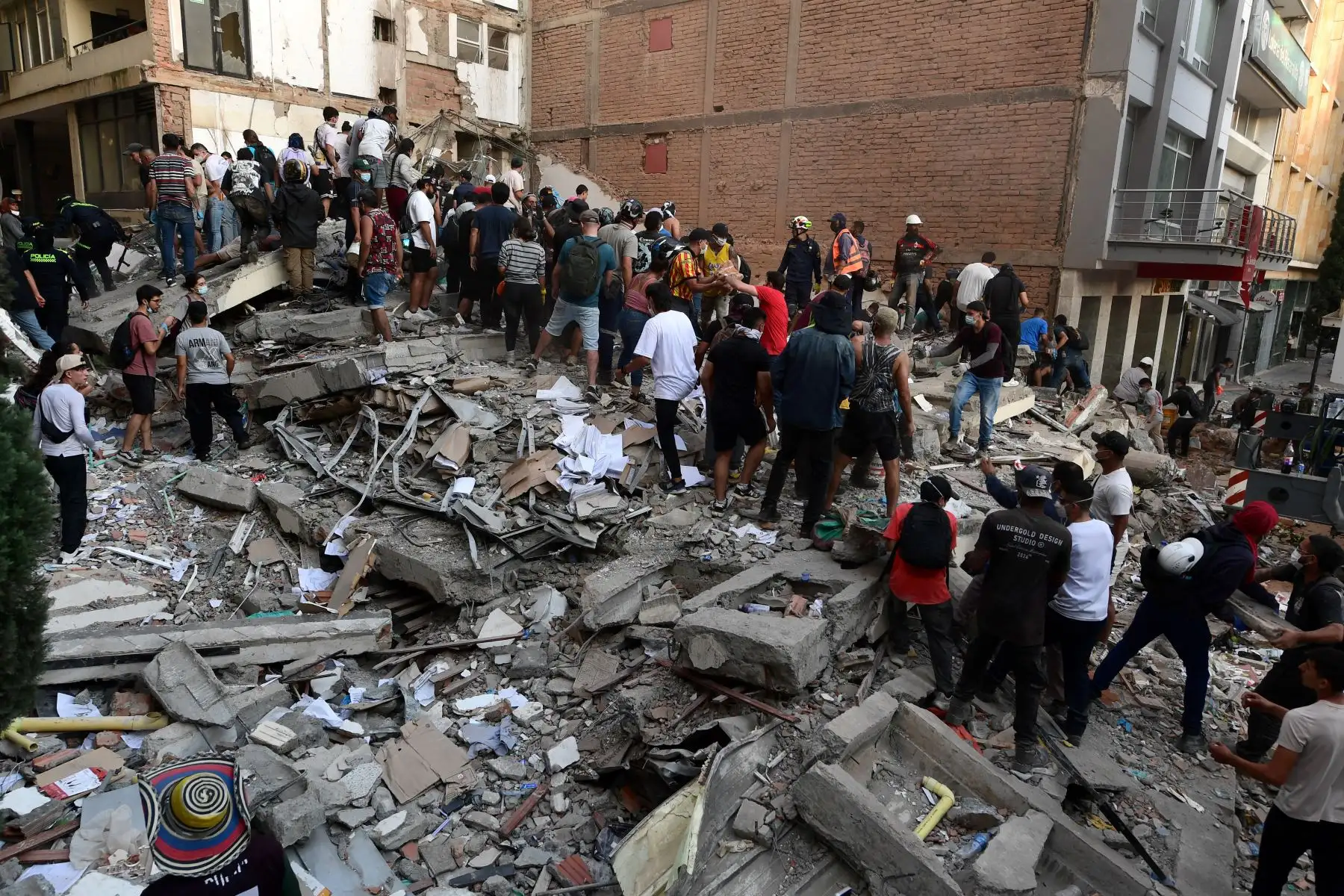 Balance oficial: 132 muertos y 570 heridos por terremoto en Colombia