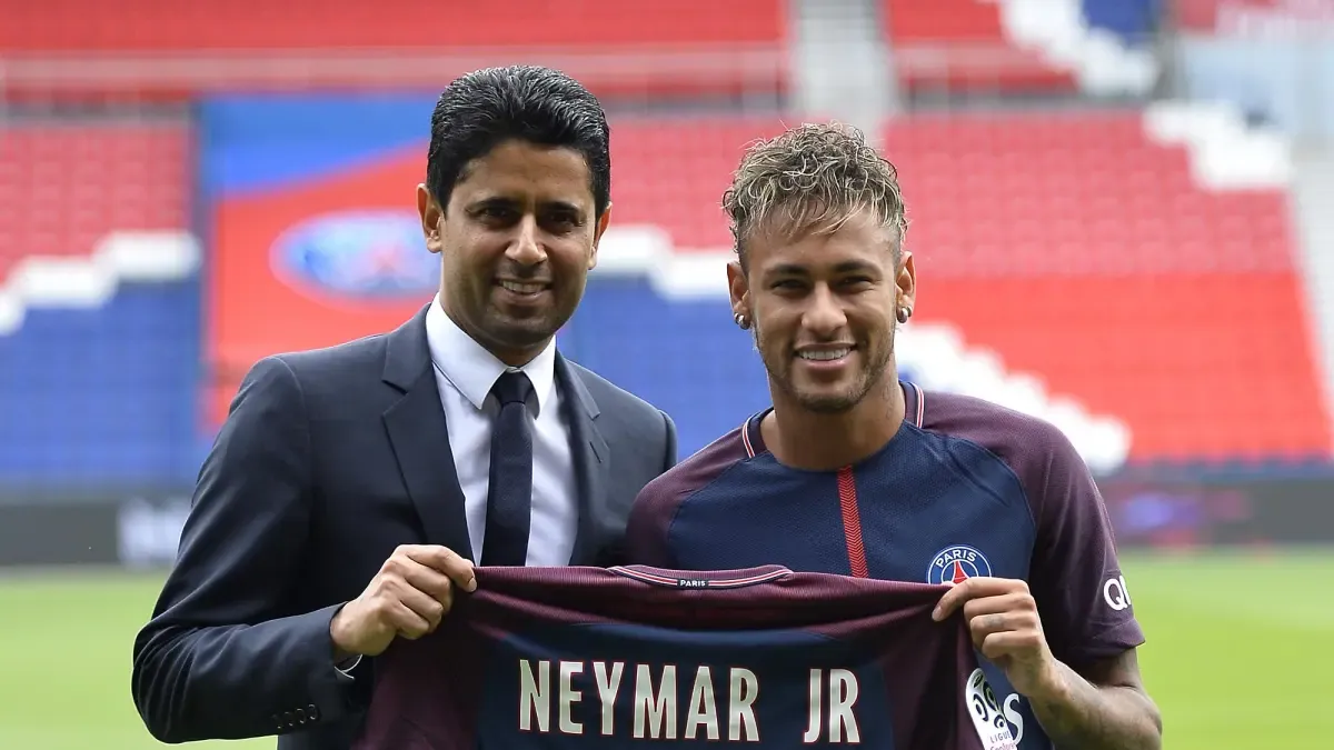 PSG pagó 333 millones de euros al Barça en fichajes en la última década