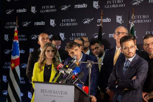 Pedro Porro anuncia que se casa con María Hurtado tras ganar el Mundial