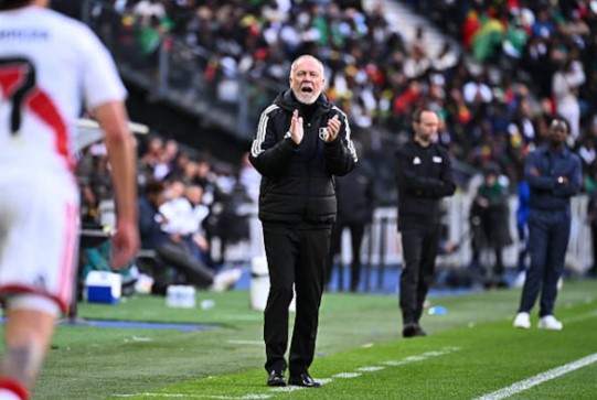 Víctor Guzmán asoma en la Bicolor