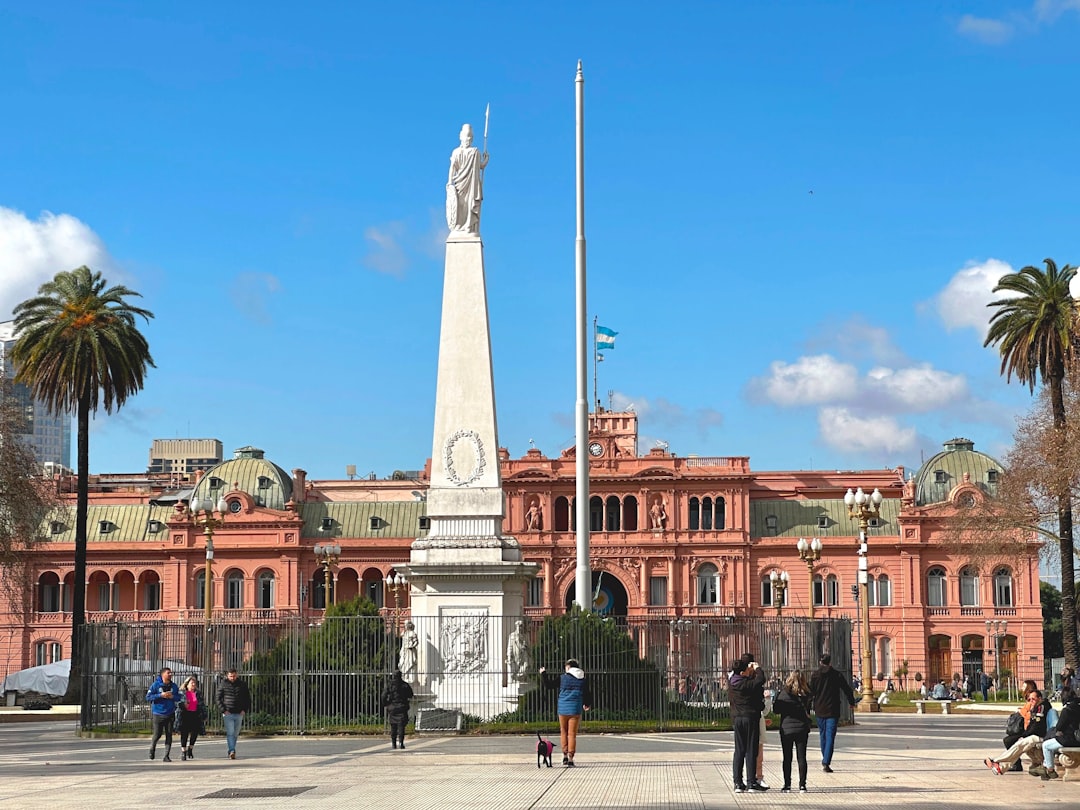 Plaza Héroes del Alto de la Alianza inconclusa a días de la festividad de la Virgen de Copacabana