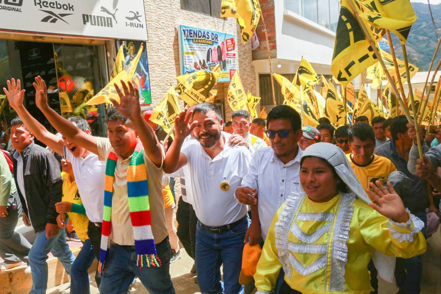 Rosalí Leandro “Shapra” lleva su campaña a tres provincias y plantea obras, titulación y apoyo agrario