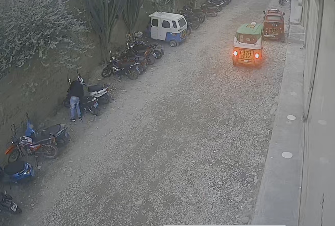 Roban motocicleta frente a la UGEL Huánuco y trabajadores reclaman mayor patrullaje