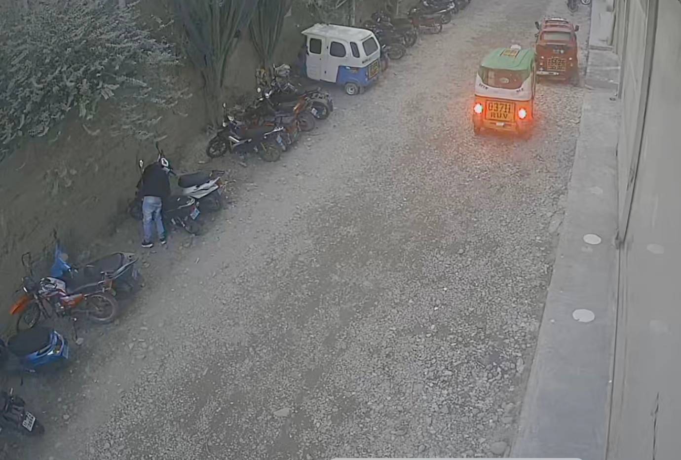 Roban motocicleta frente a la UGEL Huánuco y trabajadores reclaman mayor patrullaje