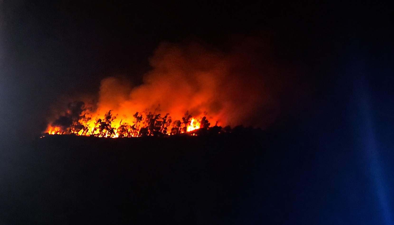 Incendio forestal que amenazó viviendas en Acobamba fue controlado tras varias horas