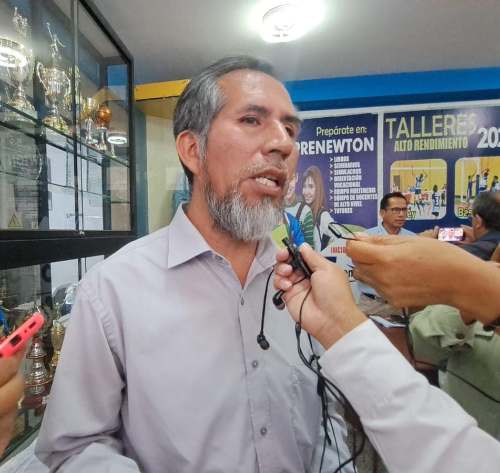 Fisher Justiniano plantea cambiar la enseñanza escolar para impulsar ciencia e innovación