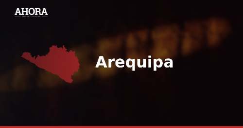 Pasajeros caminan hasta siete horas para cruzar la Panamericana Sur partida en Arequipa