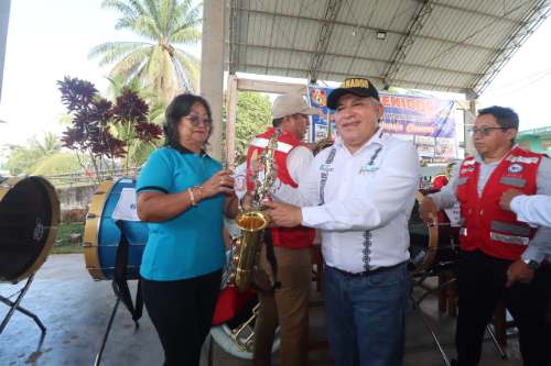Gorehco entrega instrumentos por más de S/101 mil a ocho colegios de Puerto Inca