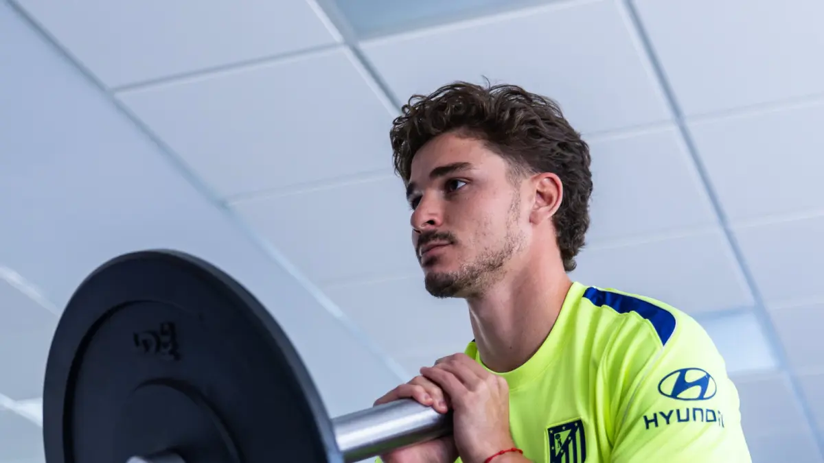 Julián Álvarez completa su segunda sesión con Mateu Alemany presente