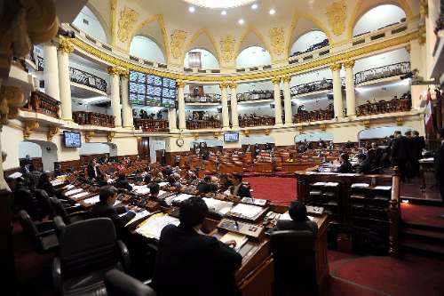 Proyecto de ley busca impedir que alcaldes salientes postulen como regidores