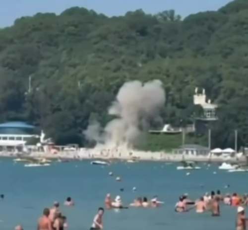 Dron impacta playa del mar Negro y deja siete muertos y 40 heridos