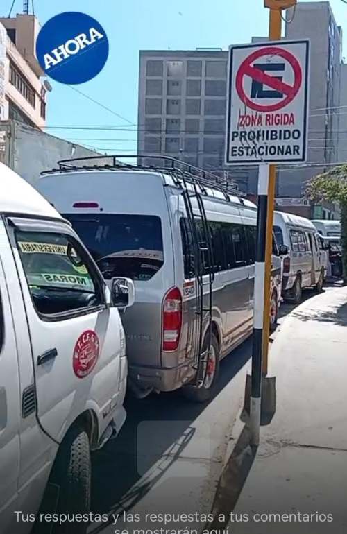 Congestión y vehículos estacionados en zona prohibida complican tránsito en malecón Alomía Robles