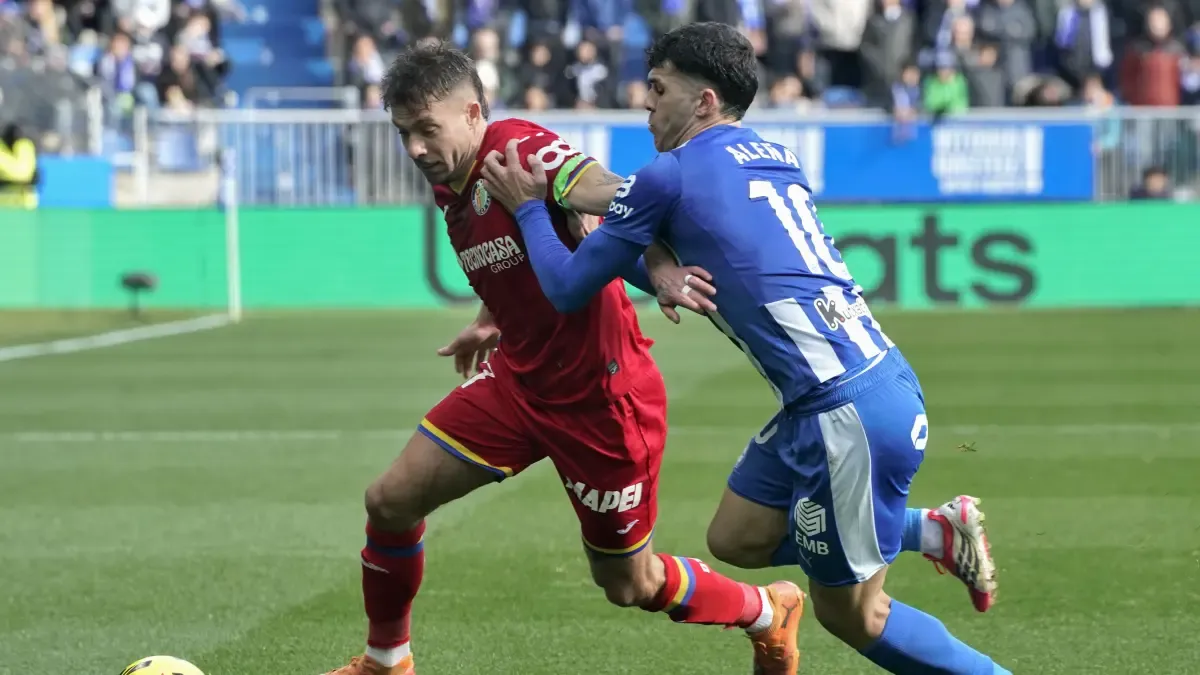 Kiko Femenía, primer expulsado de LaLiga 26/27 por una entrada escalofriante