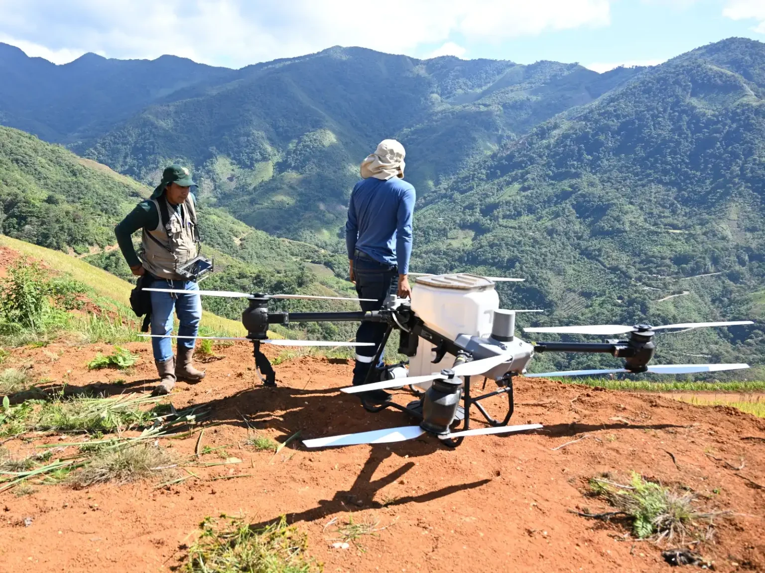 Drones y semillas nativas intervienen 271 hectáreas afectadas por incendios en Chinchao