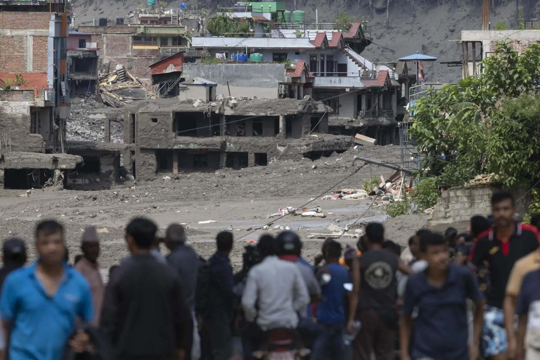 Avalancha en la frontera entre Nepal y Tíbet deja más de 150 muertos y centenares de desaparecidos
