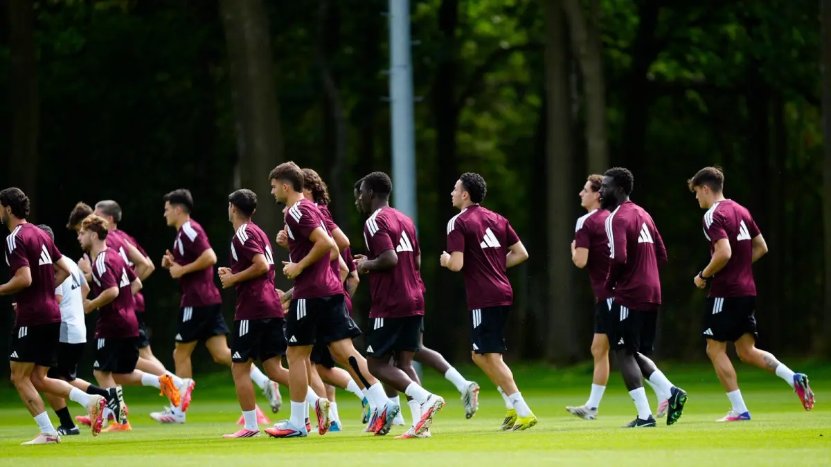Sevilla convoca a todos sus fichajes y 6 canteranos para el debut liguero