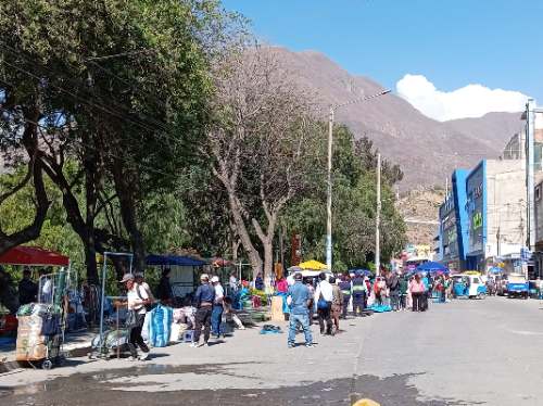 “Feria” se extiende hacia Tarma, 2 de Mayo y Libertad; una cuadra quedó sin acceso vehicular