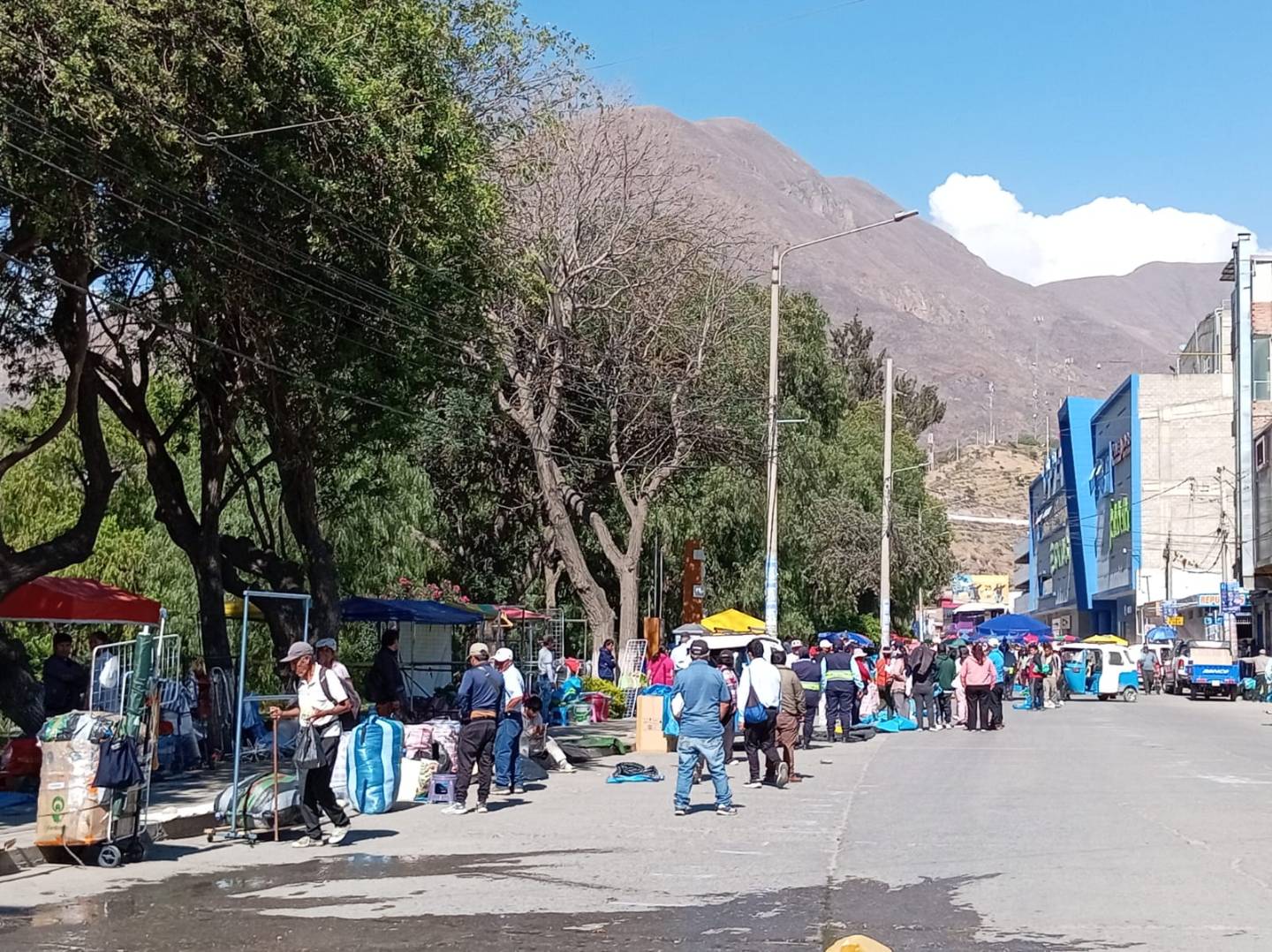 “Feria” se extiende hacia Tarma, 2 de Mayo y Libertad; una cuadra quedó sin acceso vehicular