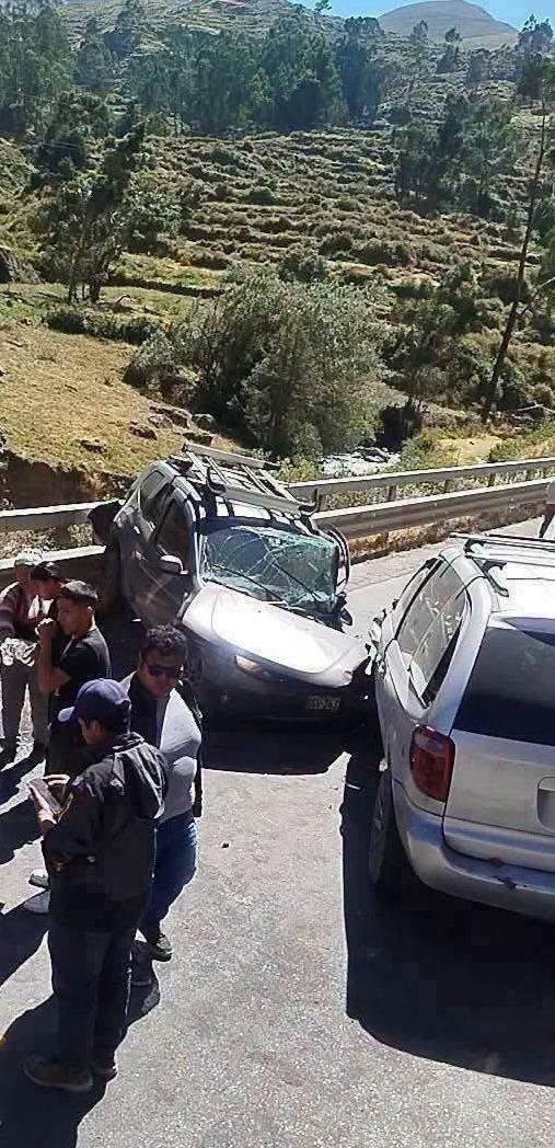 Violento choque deja varios heridos y moviliza a policías en carretera a Canta