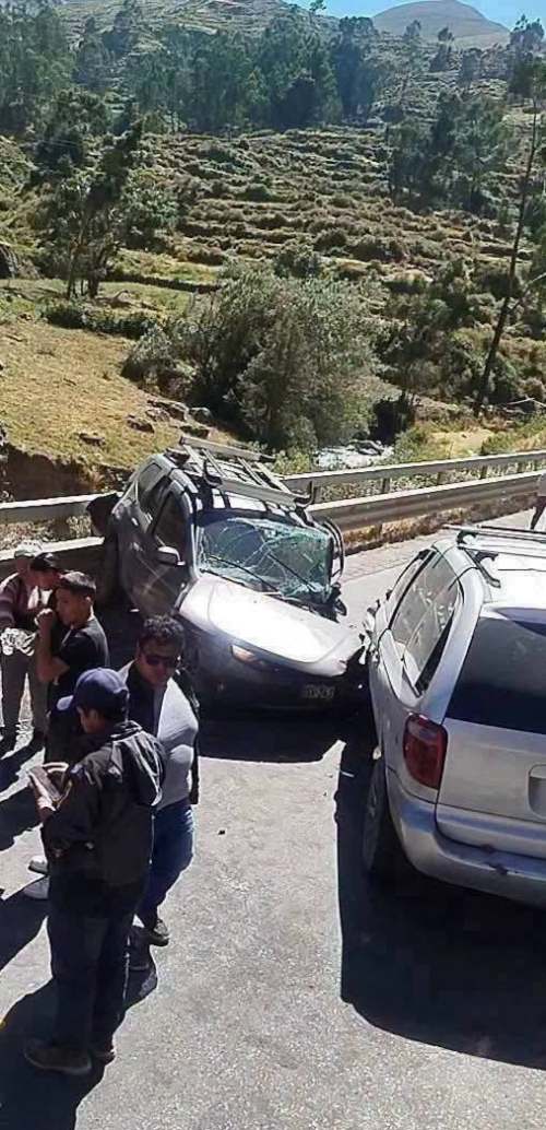 Violento choque deja varios heridos y moviliza a policías en carretera a Canta