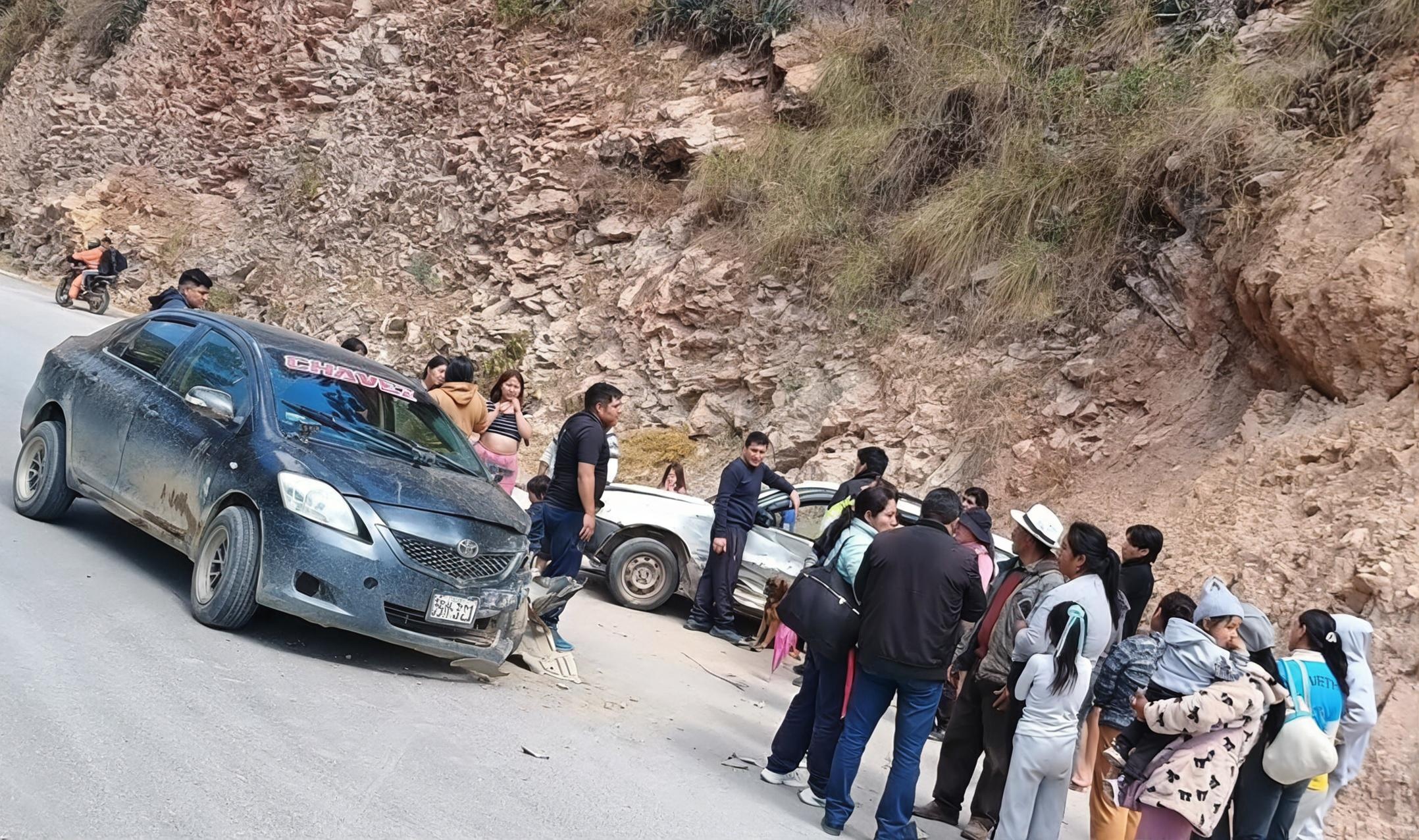 Choque entre dos automóviles deja una pasajera herida en Conoc