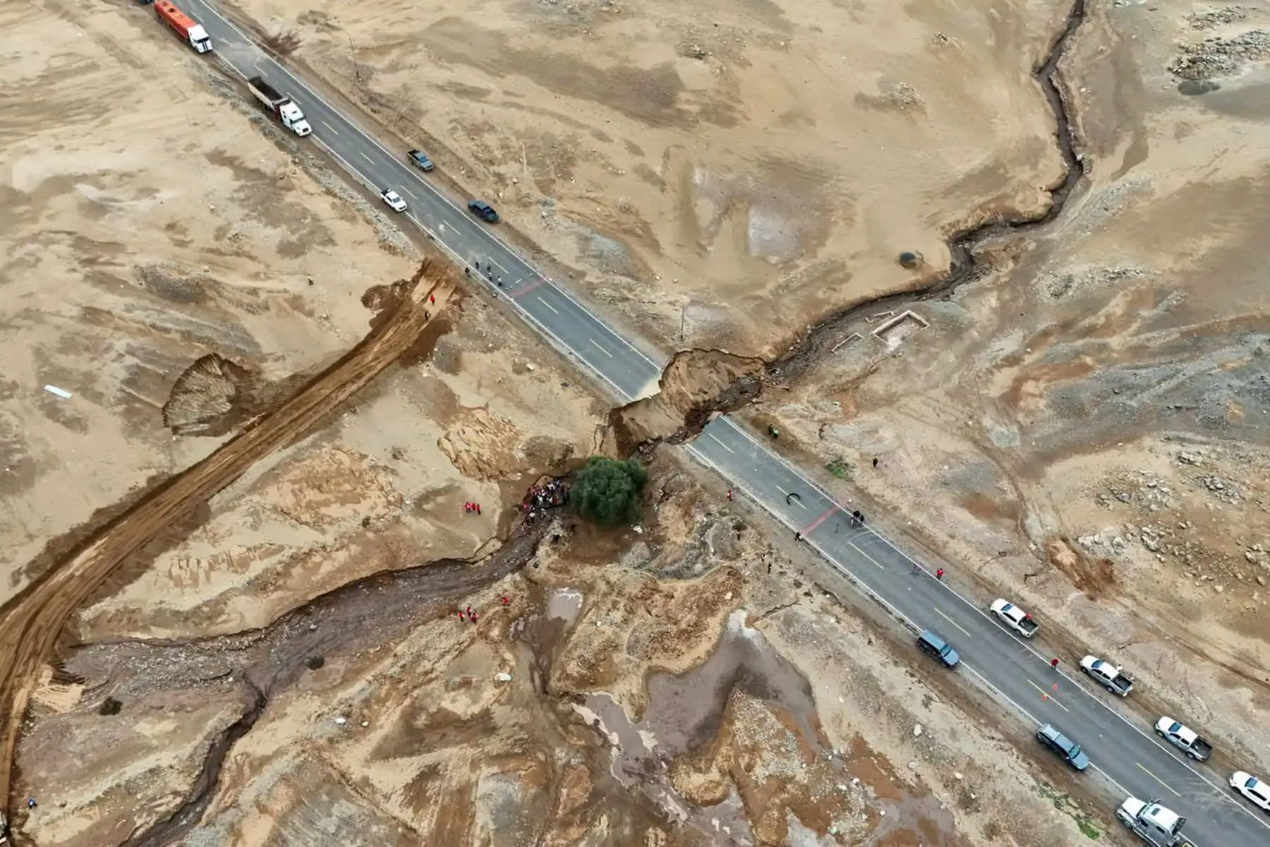 Huaicos bloquean vías en Arequipa, Moquegua y Huánuco ante riesgo de El Niño extraordinario