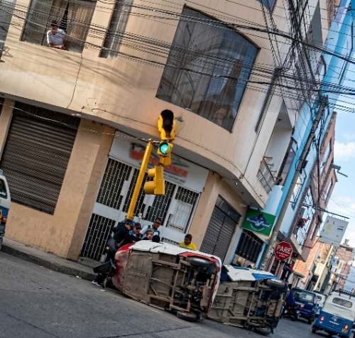 Dos heridos tras aparatoso choque de trimóviles en Abtao y Mayro